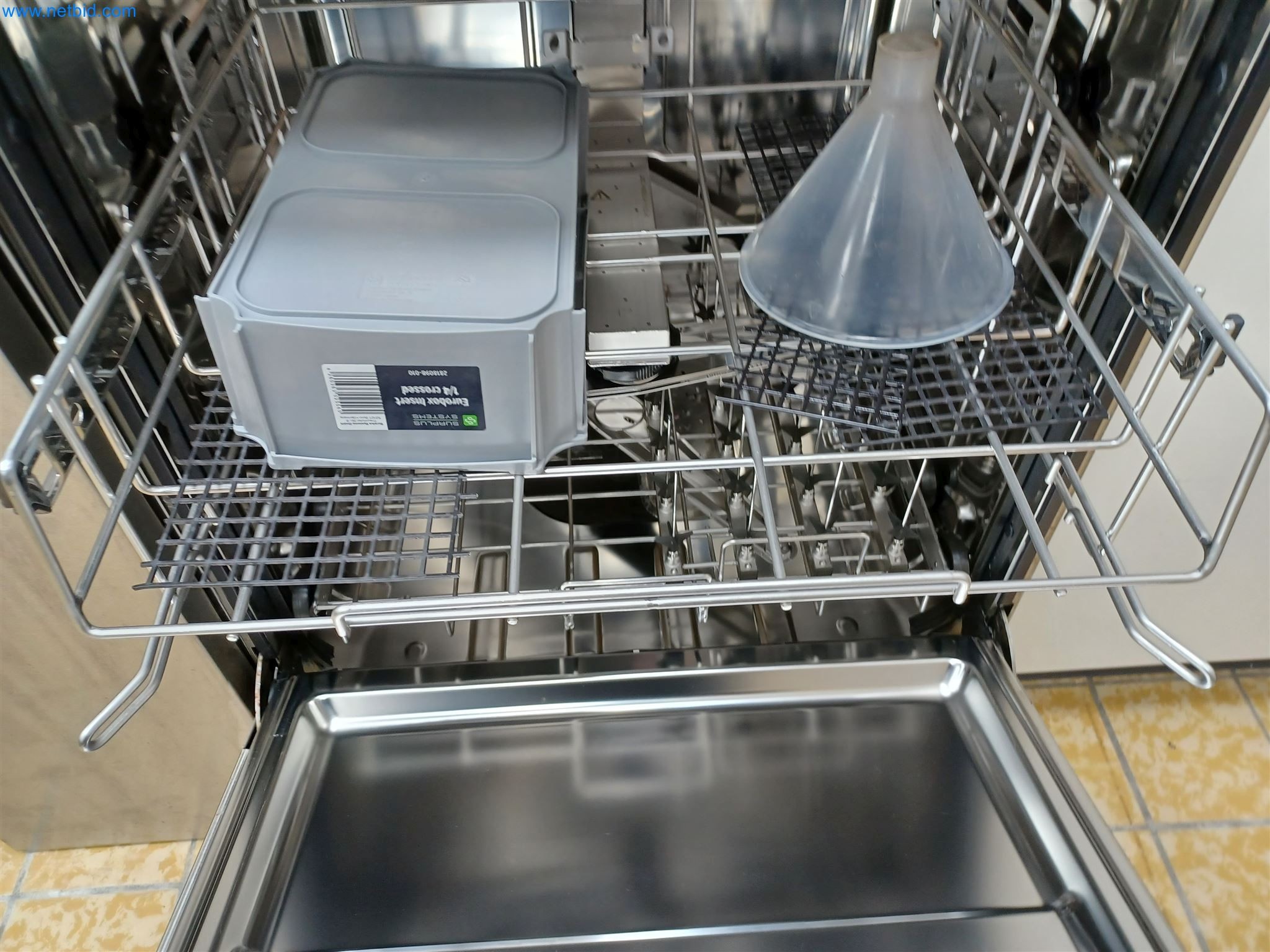 Laboratory equipment / Extensive storage technology and inventories / Osmosis systems and much more.-4