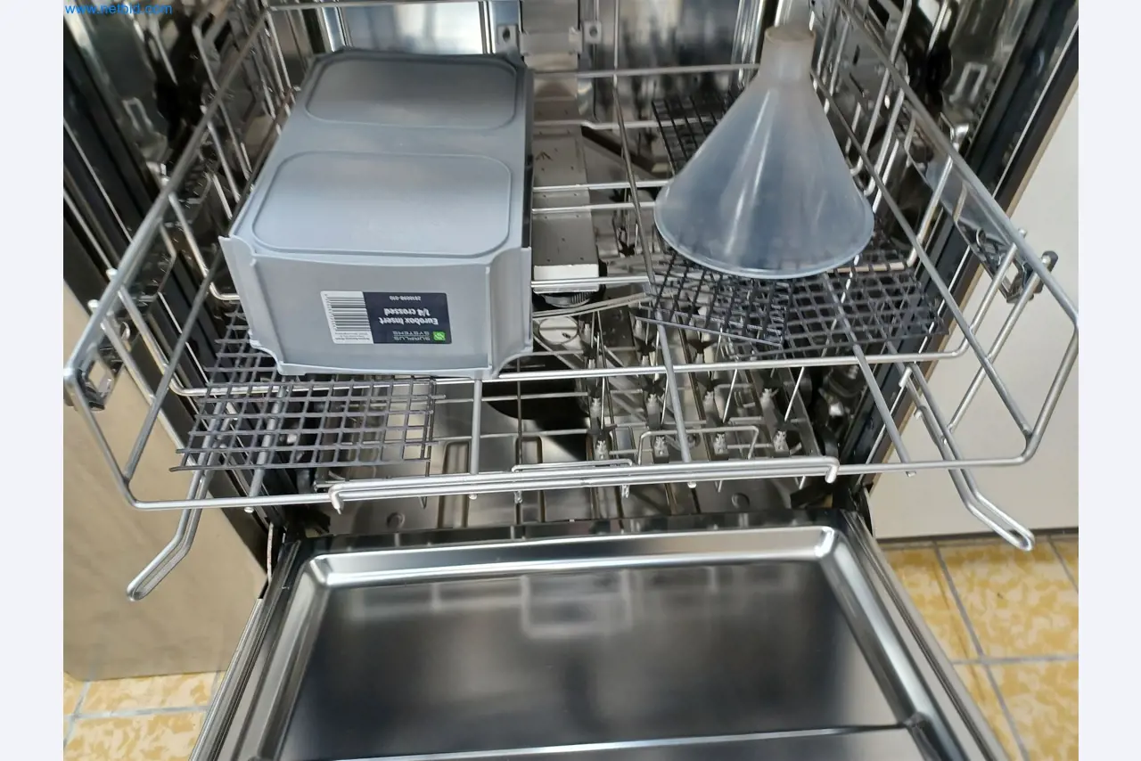 Laboratory equipment / Extensive storage technology and inventories / Osmosis systems and much more.-4