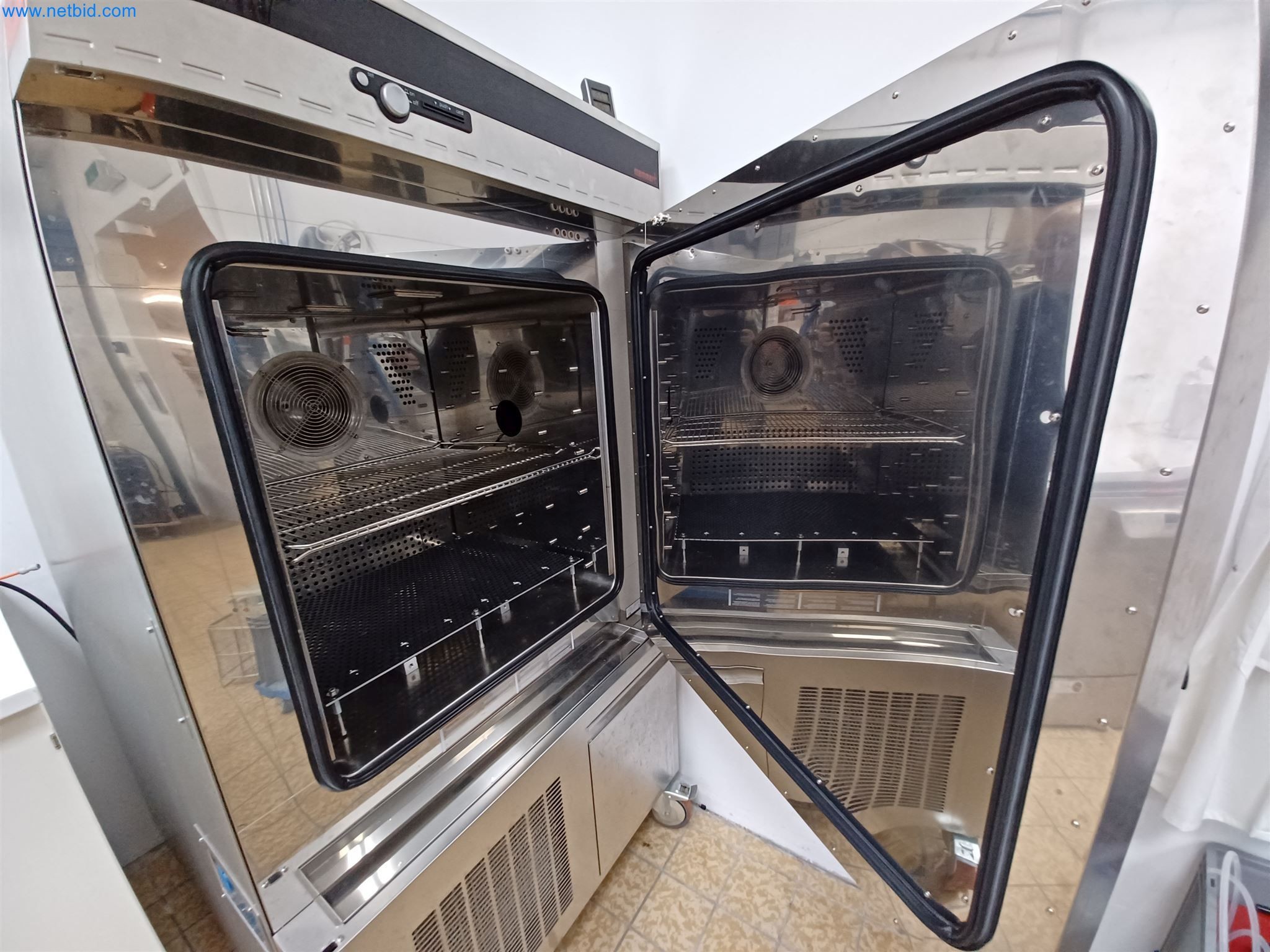 Laboratory equipment / Extensive storage technology and inventories / Osmosis systems and much more.-6