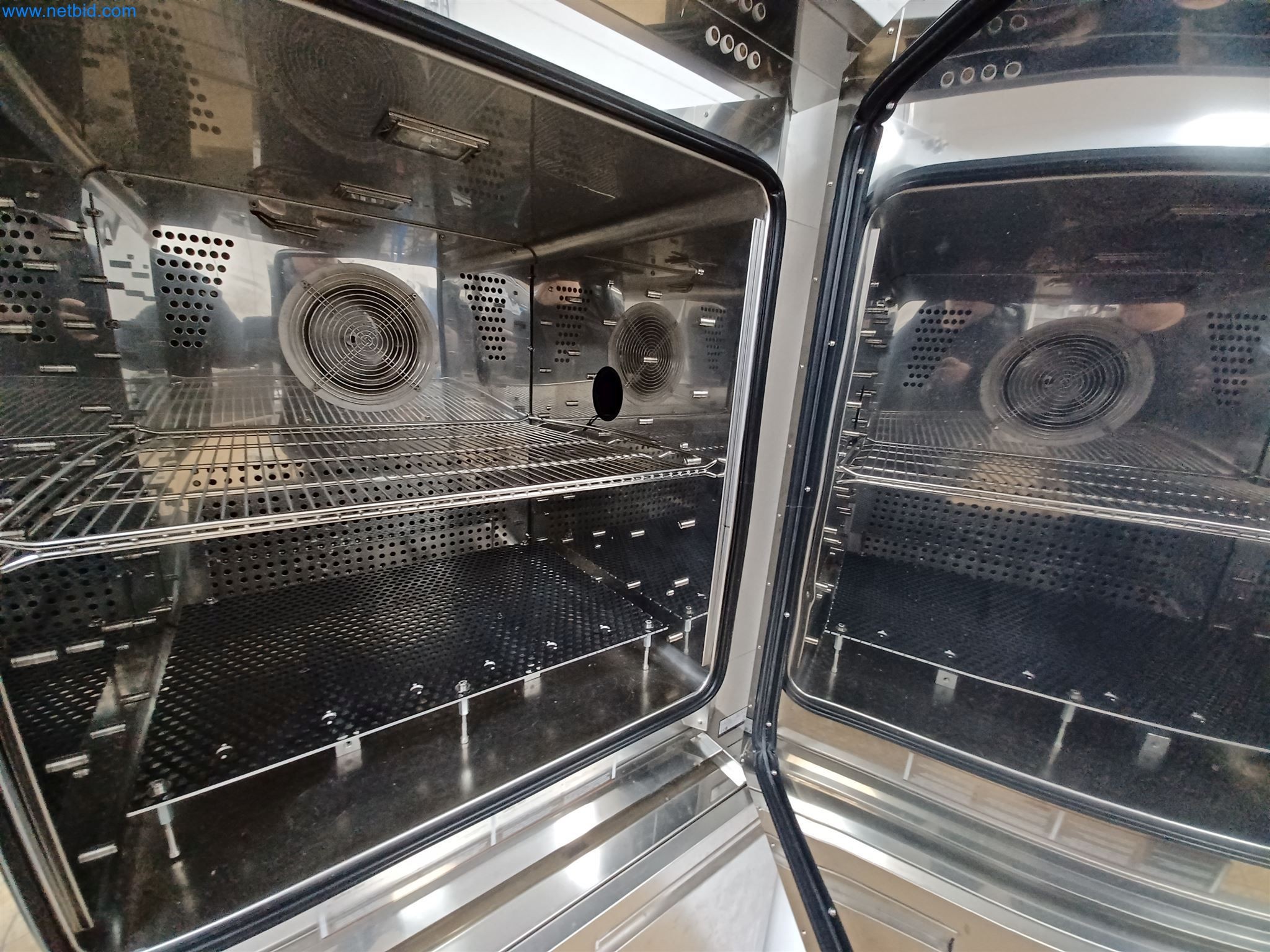 Laboratory equipment / Extensive storage technology and inventories / Osmosis systems and much more.-7