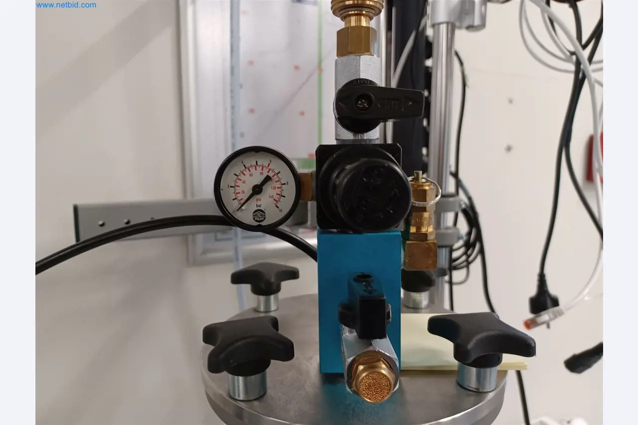 Laboratory equipment / Extensive storage technology and inventories / Osmosis systems and much more.-6