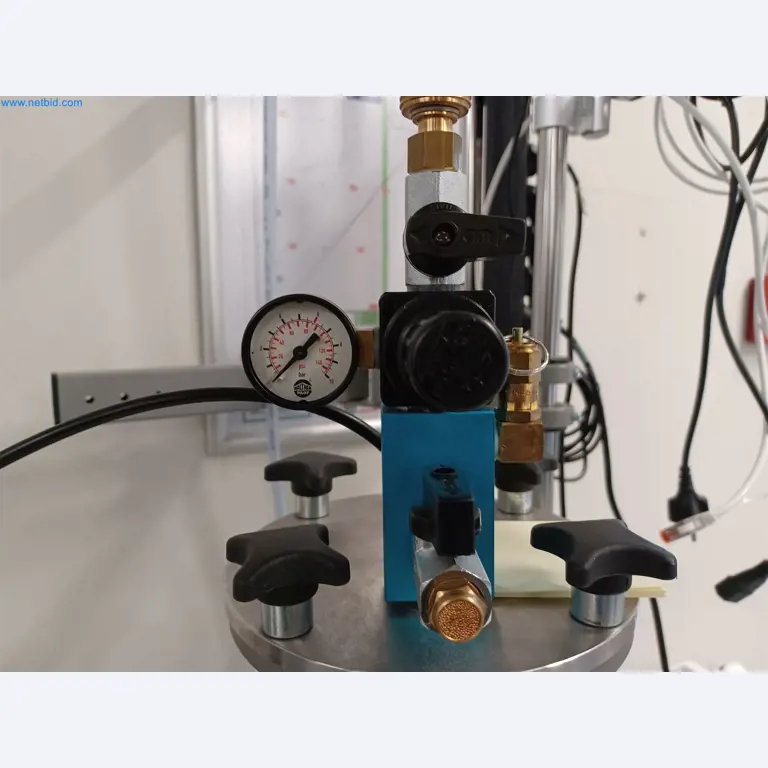 Laboratory equipment / Extensive storage technology and inventories / Osmosis systems and much more.-6