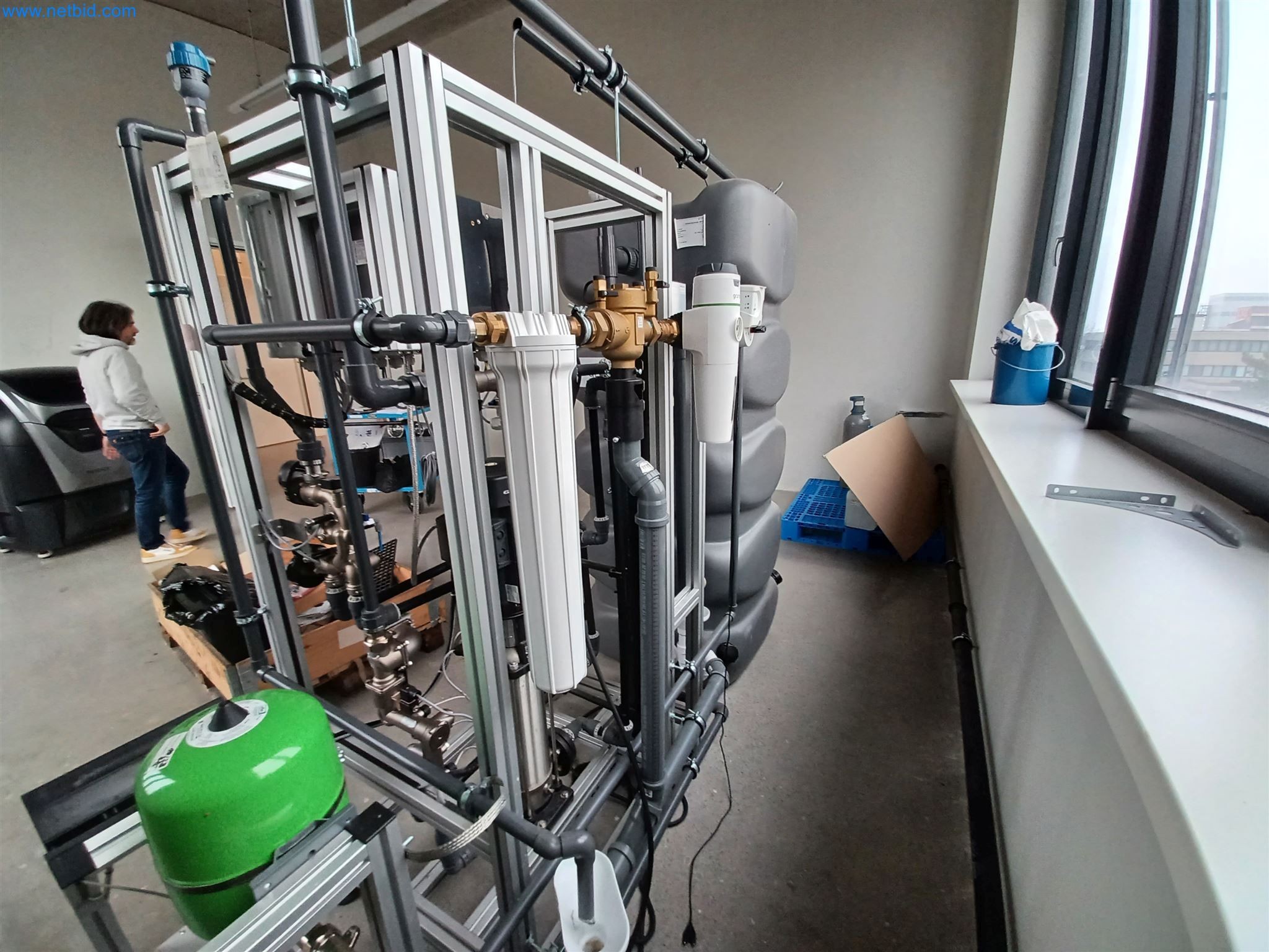 Laboratory equipment / Extensive storage technology and inventories / Osmosis systems and much more.-10