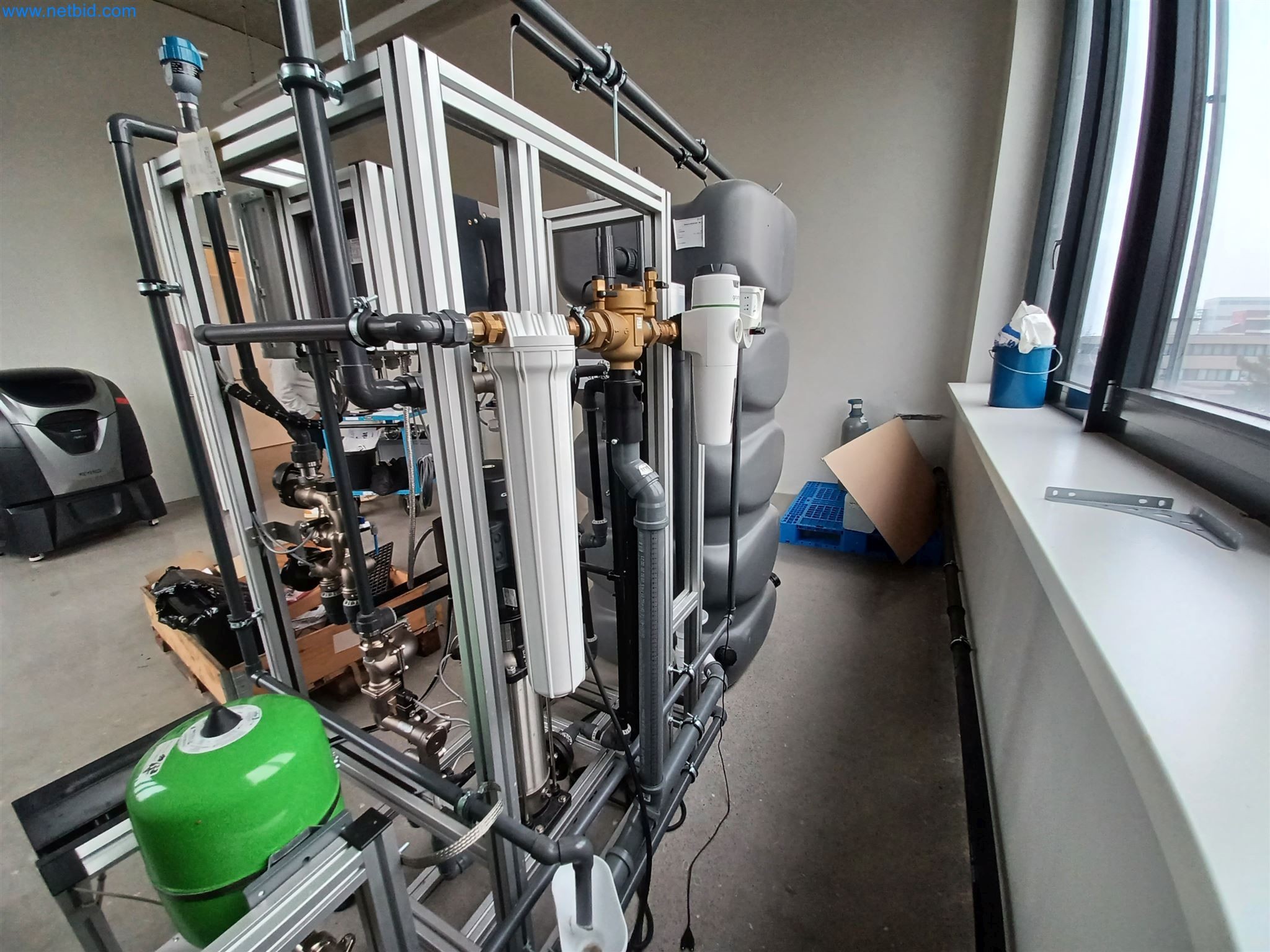 Laboratory equipment / Extensive storage technology and inventories / Osmosis systems and much more.-11