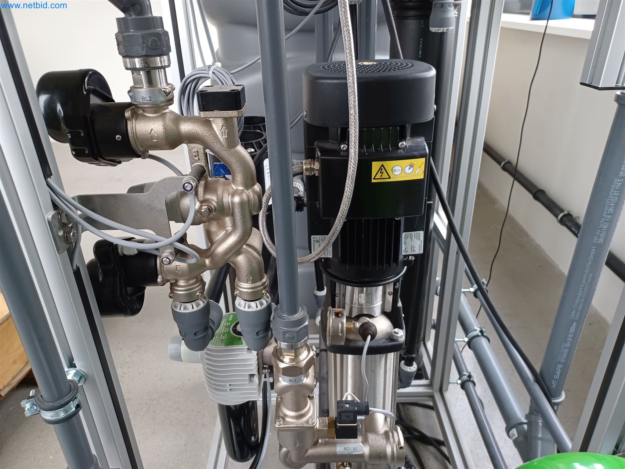 Laboratory equipment / Extensive storage technology and inventories / Osmosis systems and much more.-13