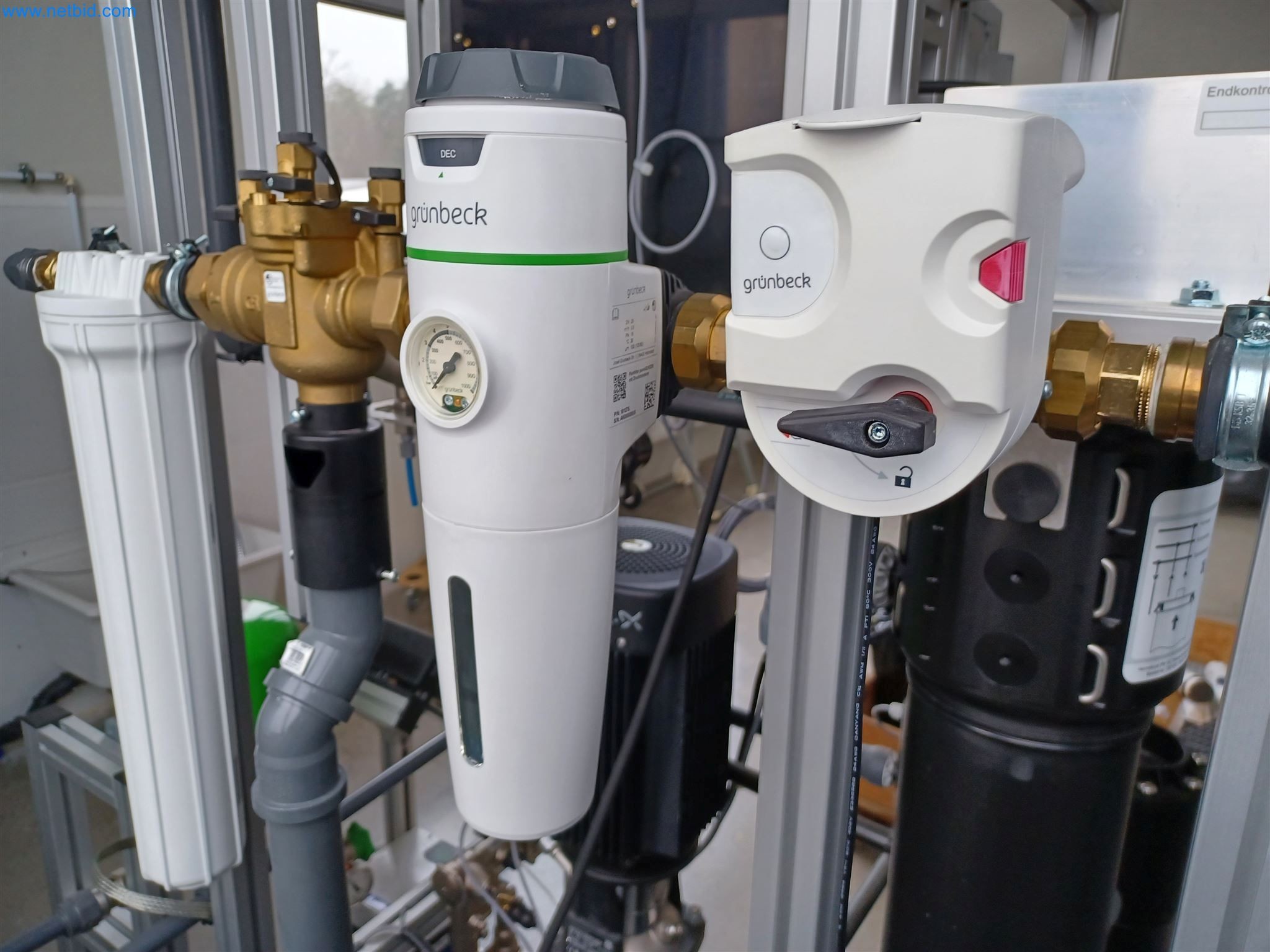 Laboratory equipment / Extensive storage technology and inventories / Osmosis systems and much more.-14