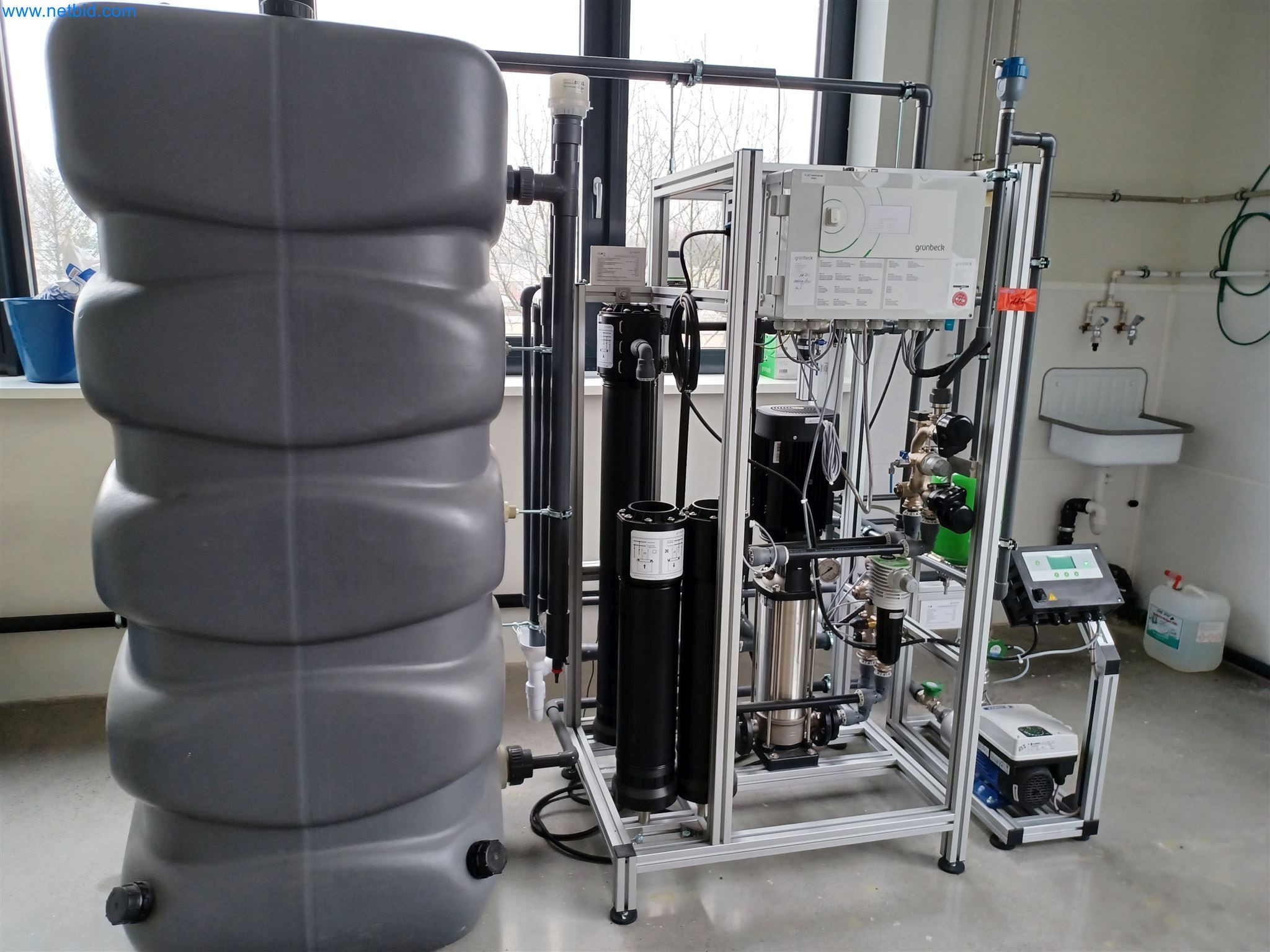 Laboratory equipment / Extensive storage technology and inventories / Osmosis systems and much more.-9