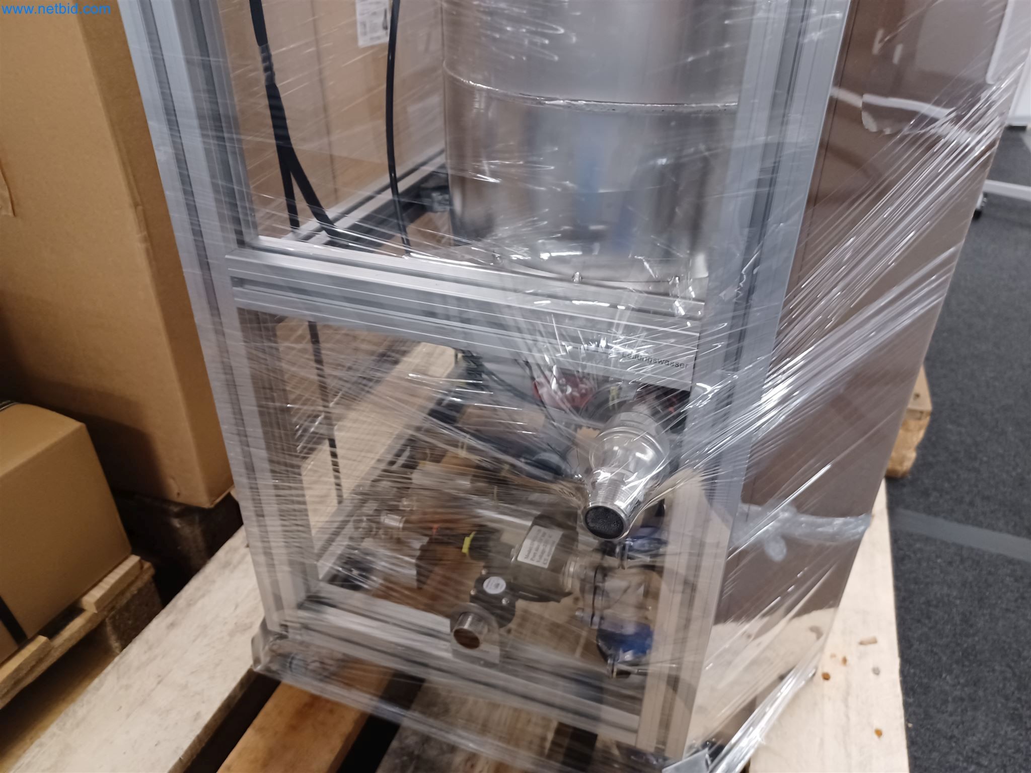 Laboratory equipment / Extensive storage technology and inventories / Osmosis systems and much more.-4