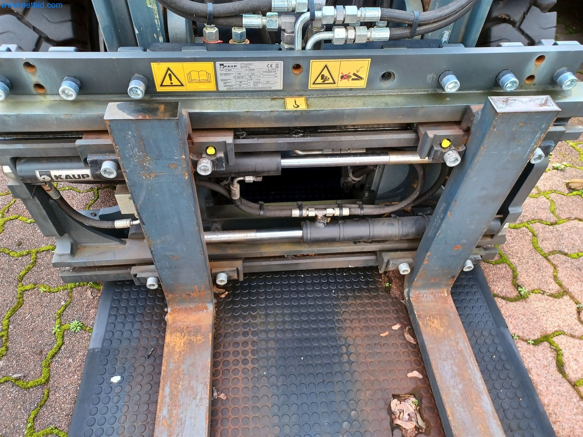 Laboratory equipment / Extensive storage technology and inventories / Osmosis systems and much more.-3