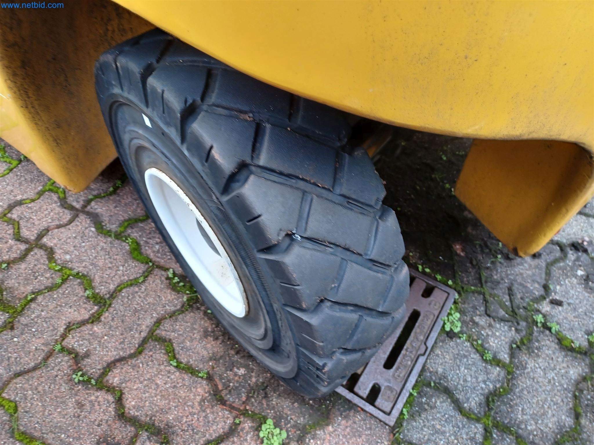 Laboratory equipment / Extensive storage technology and inventories / Osmosis systems and much more.-8