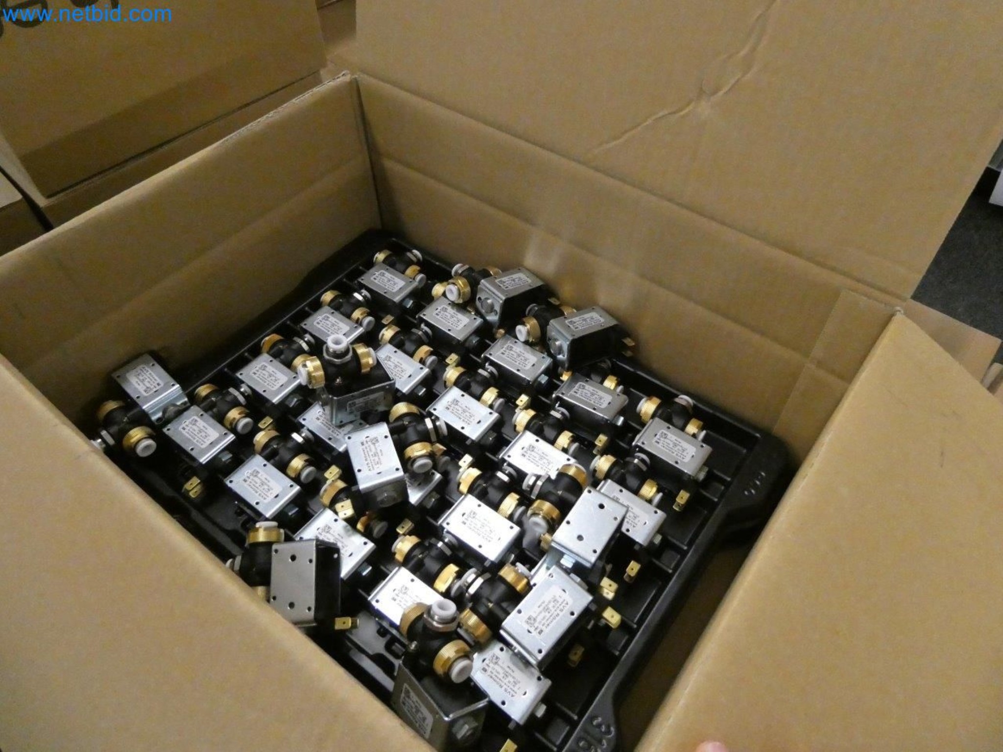 Laboratory equipment / Extensive storage technology and inventories / Osmosis systems and much more.-6