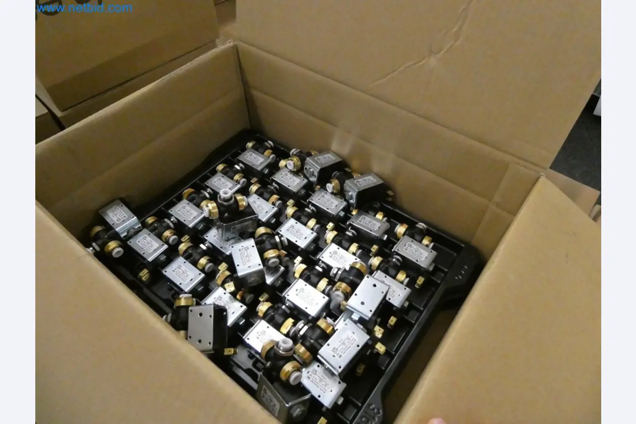 Laboratory equipment / Extensive storage technology and inventories / Osmosis systems and much more.-6