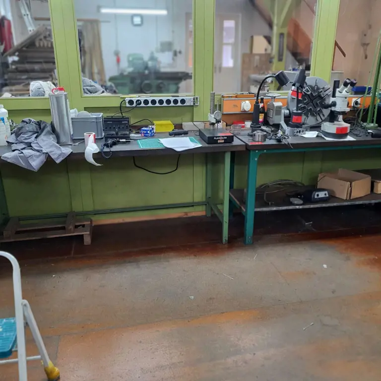 2 Workbenches