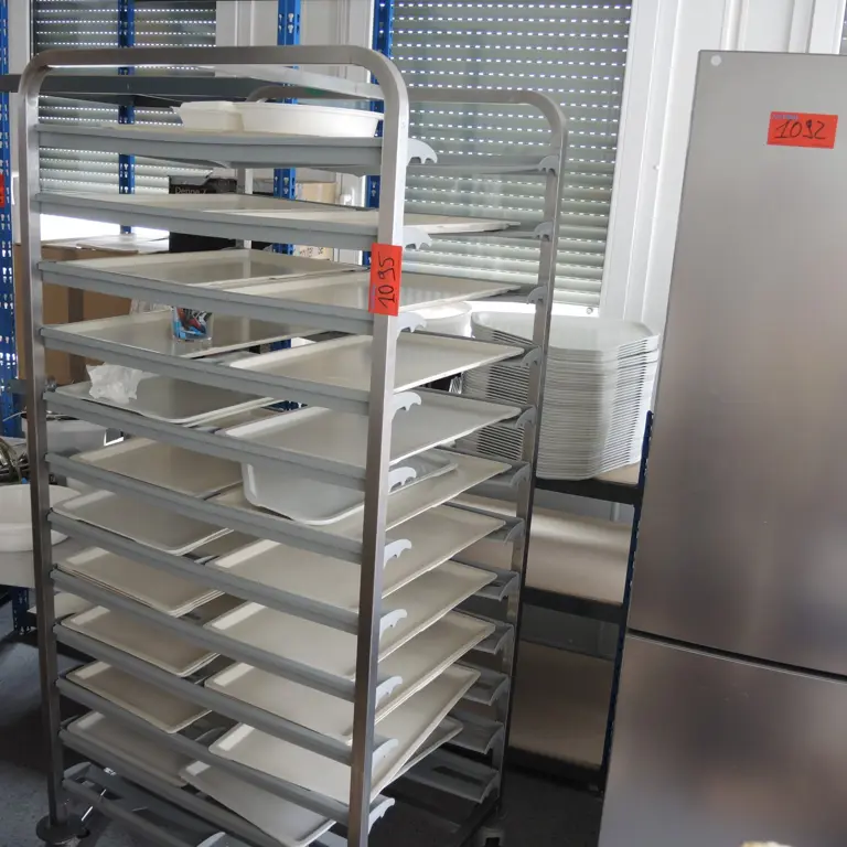 Tablettwagen (mit Inhalt)