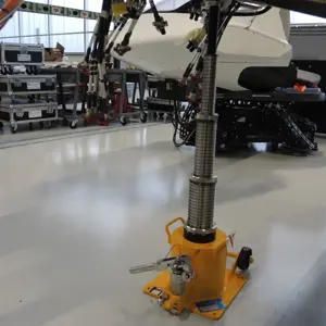 3 Spindel-Hub-Böcke/ Jacks (spätere Abholung Mitte April) Dedienne Aerospace