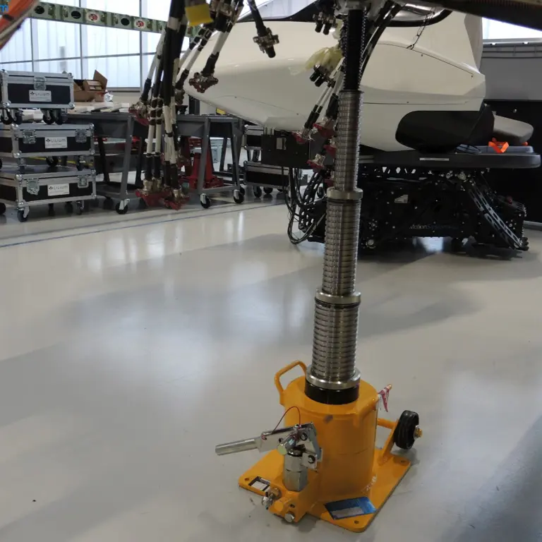 3 Spindel-Hub-Böcke/ Jacks (spätere Abholung Mitte April) Dedienne Aerospace