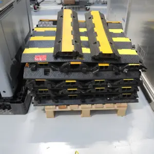 38 Kabel-Überfahrschutzbrücken