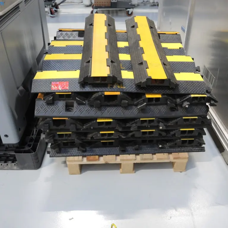 38 Kabel-Überfahrschutzbrücken