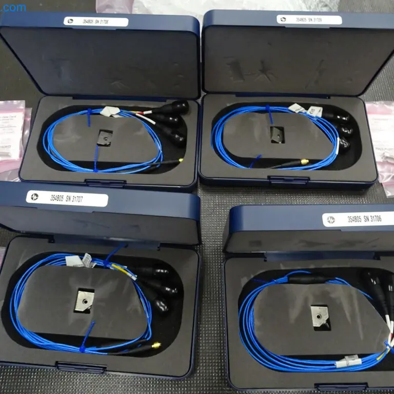 4 Triaxialer ICP Beschleunigungssensoren / ACCELEROMETER PCB Piezotronics 354B05