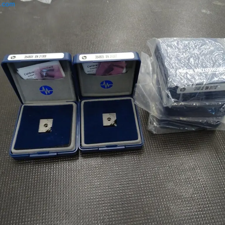 5 Triaxialer ICP Beschleunigungssensoren / ACCELEROMETER PCB Piezotronics 354B05