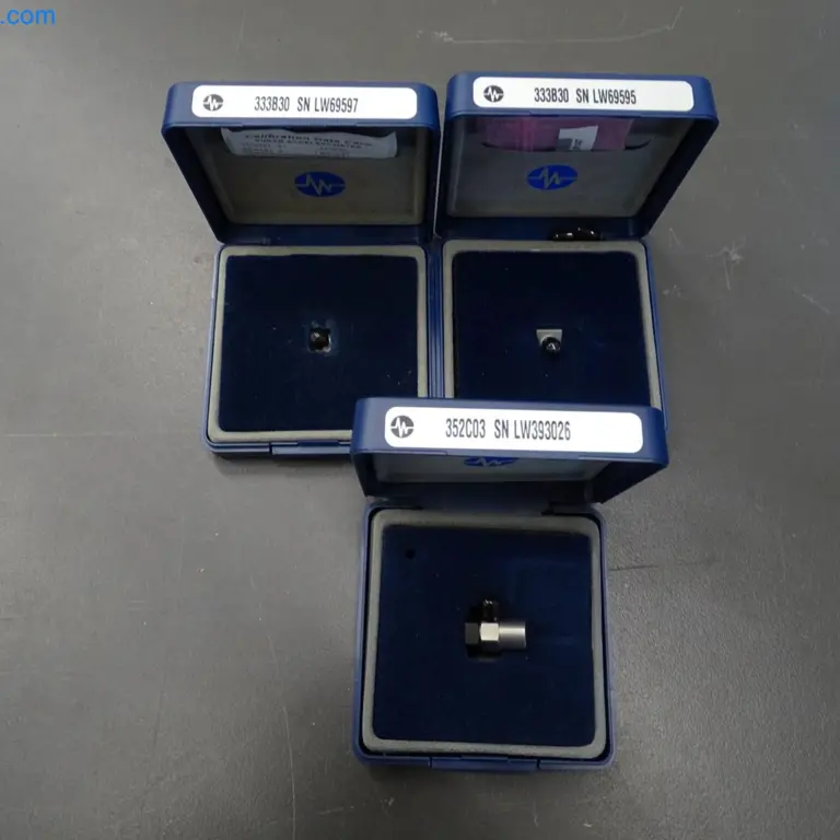 3 Accelerometer PCB Piezotronics 333B30, 352C03