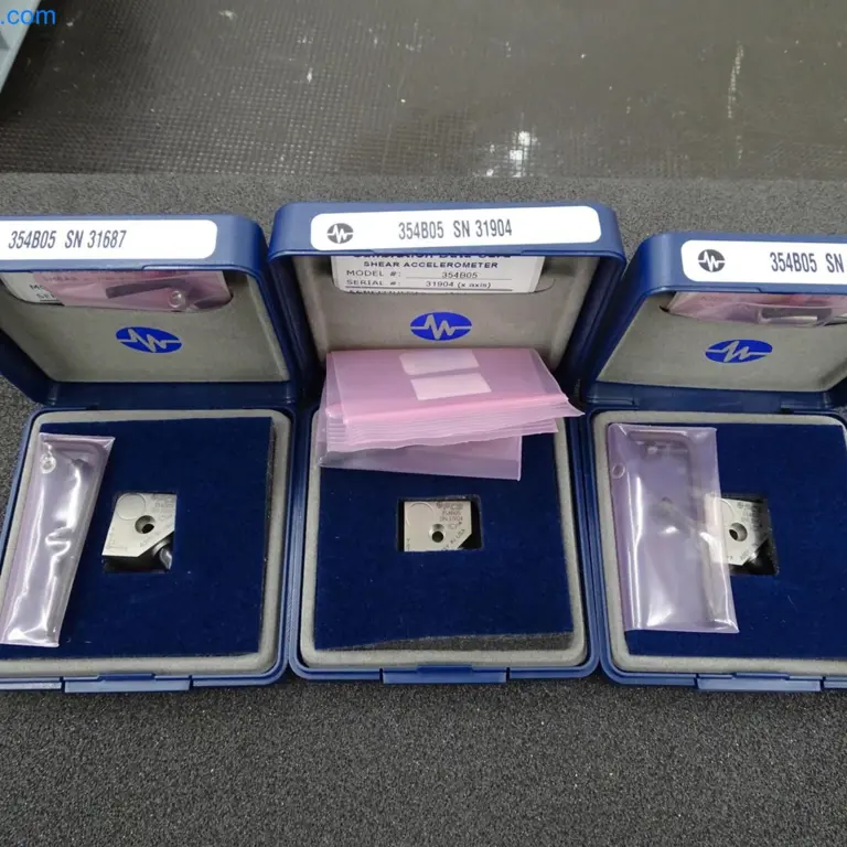 3 triaxiale ICP Vibrationssensoren PCB Piezotronics 354B05