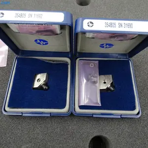 2 triaxiale ICP Vibrationssensoren PCB Piezotronics 354B05