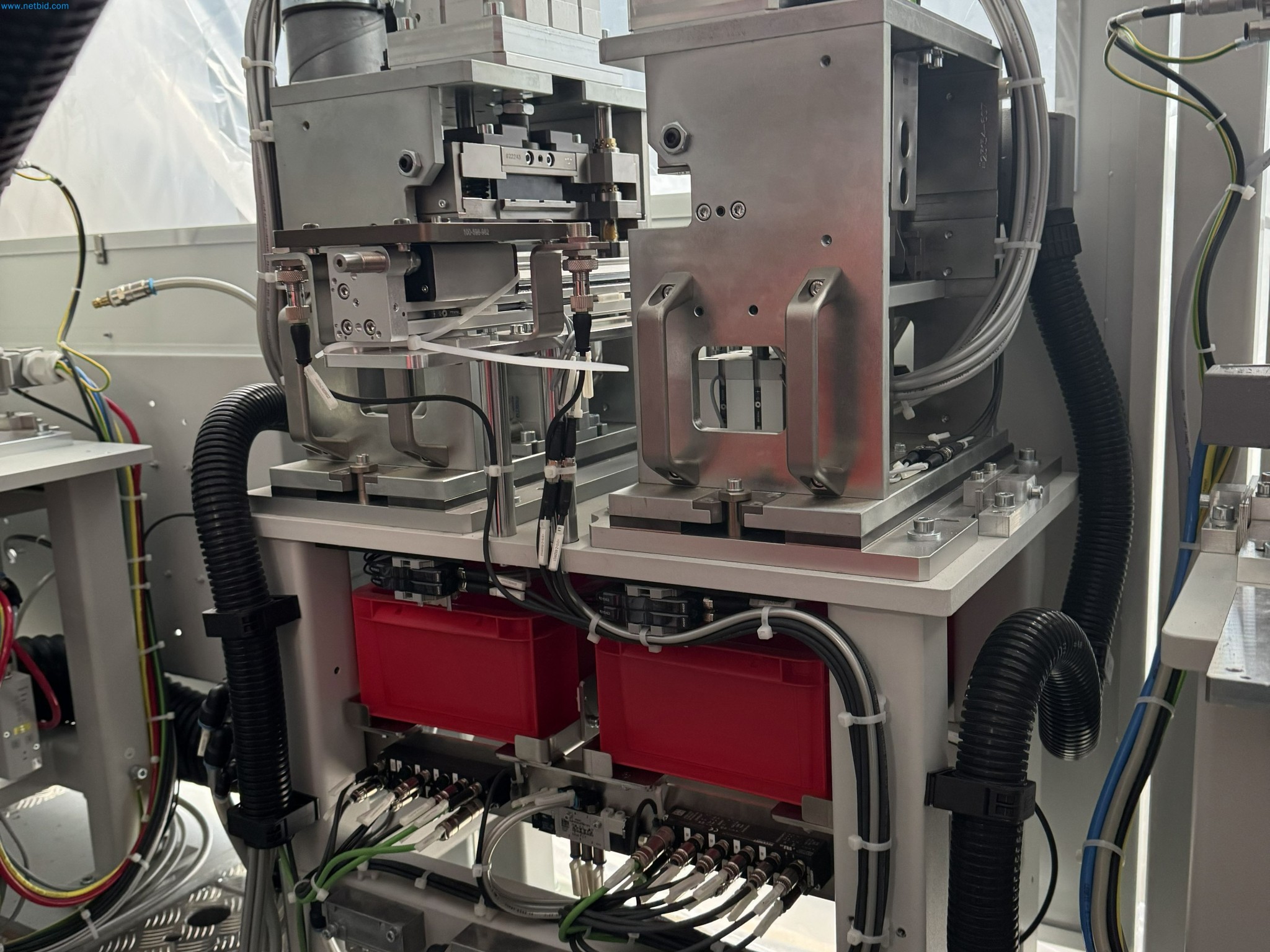 LILIUM eAircraft GmbH / Aftersale of pouch battery cell welding system and dual office container system-45