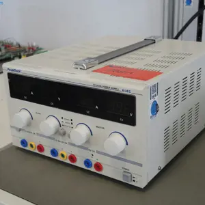 Laboratorní napájení PeakTech 6145