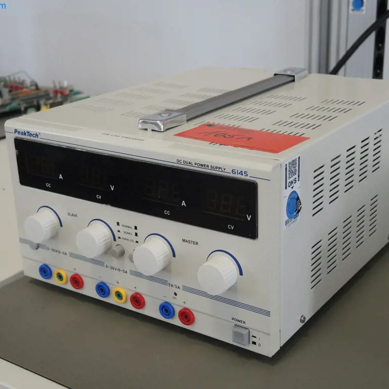Laboratorní napájení PeakTech 6145