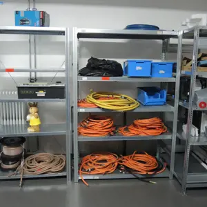 3 Montážní regály (s obsahem, elektroinstalačním materiálem)