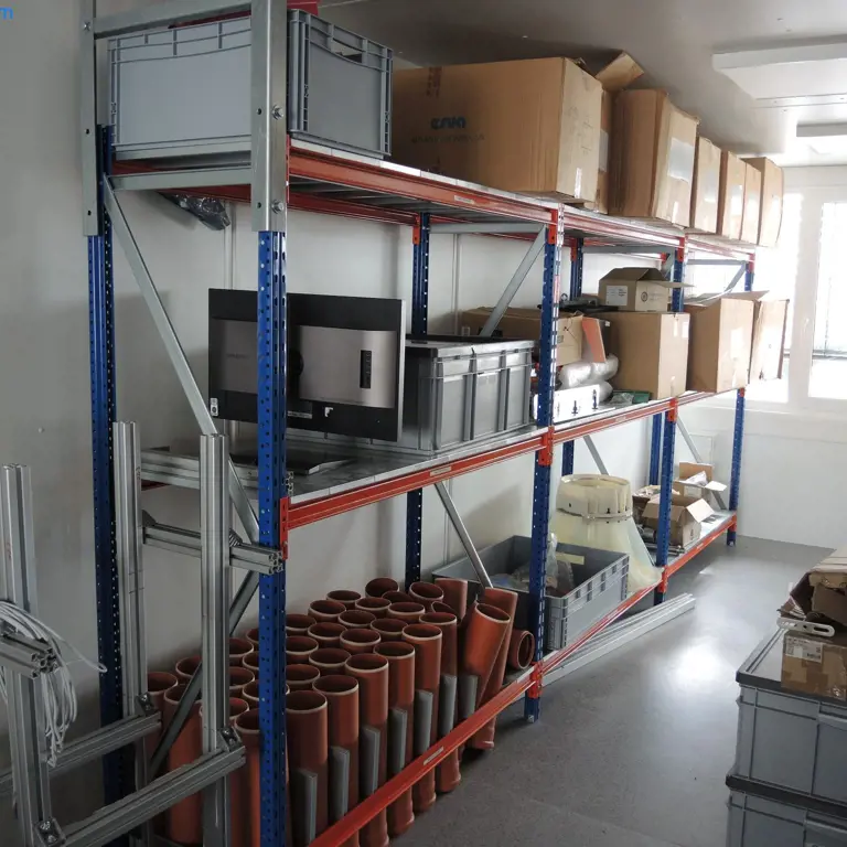 Regali s širokim razponom (razstavljeni na paletah) Kaiser + Kraft