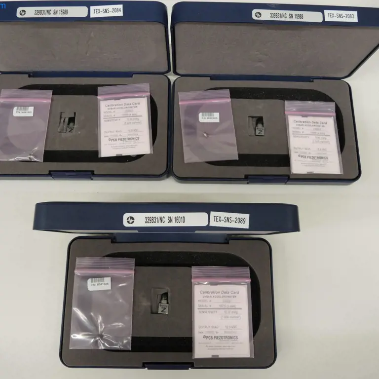 3 Accéléromètre triaxial PCB Piezotronics 339B31/NC