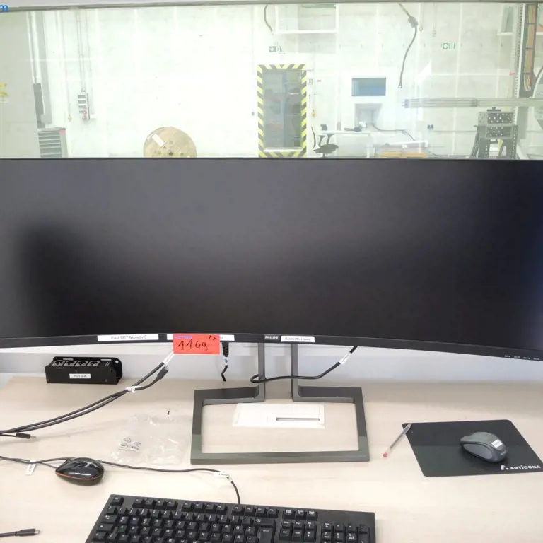 2 49-palčni ukrivljeni monitorji Philips Brilliance 499P