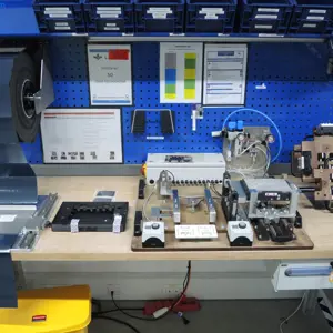 Poste de montage des supports en mousse (MP00030 (supplément sous réserve) Baumann