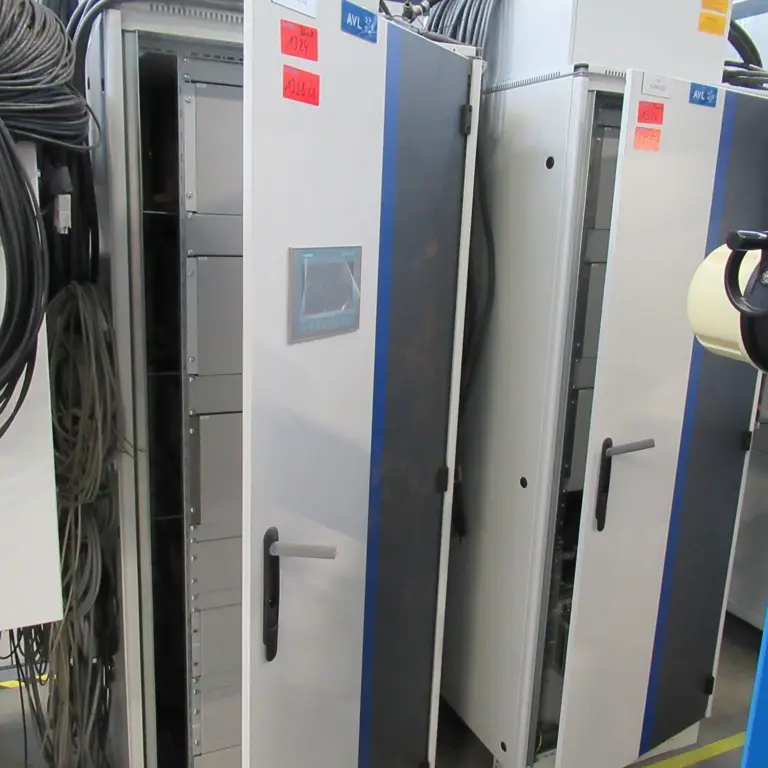 2 Armarios de control AVL PUMA Automation Cabinet