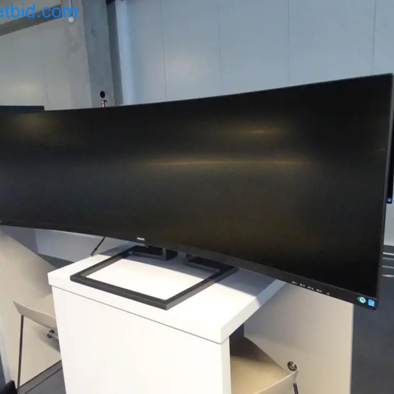 40 Monitores curvos de 49 Philips Brilliance 499P