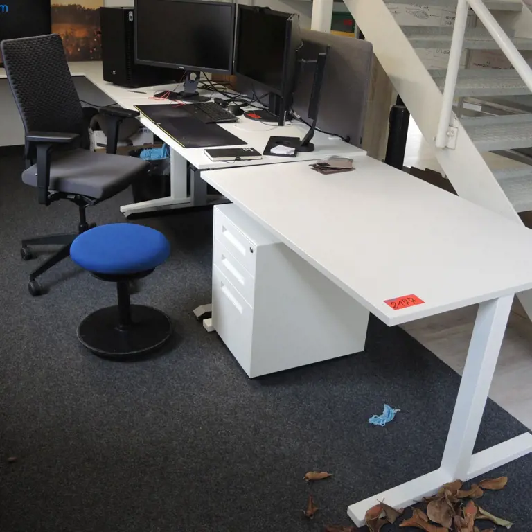 Lot de mobilier de bureau