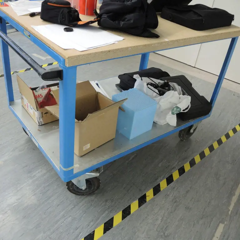 Carrinho para prateleiras