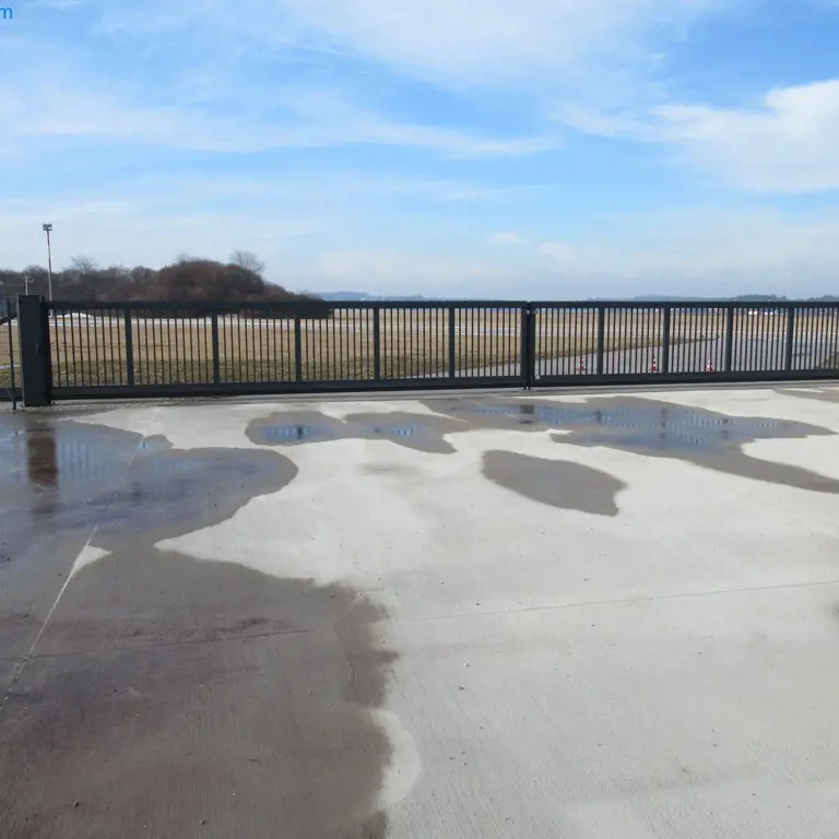 Sistema de puerta corredera eléctrica de 2 piezas Schnabel Einfahrtstore Profiline