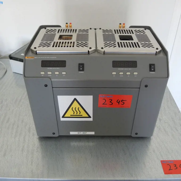 Kalibracijska naprava (TEX-EQT-437) Fluke 9011 Dual Block Dry Well Calibrator