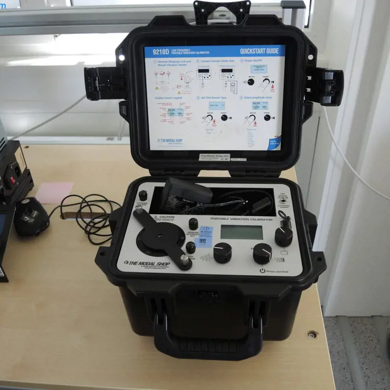 Prenosni kalibrator vibracij (PCB) (TEX-EQT-3043) Modal 9210D