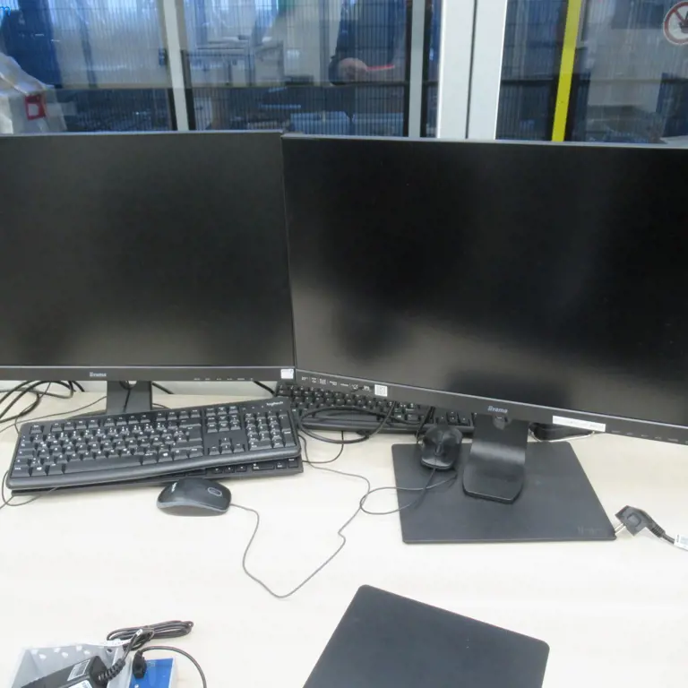 3 27-palčni monitorji Iiyama