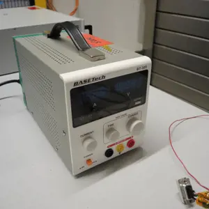 Laboratorní napájecí jednotka Basetech BT-305