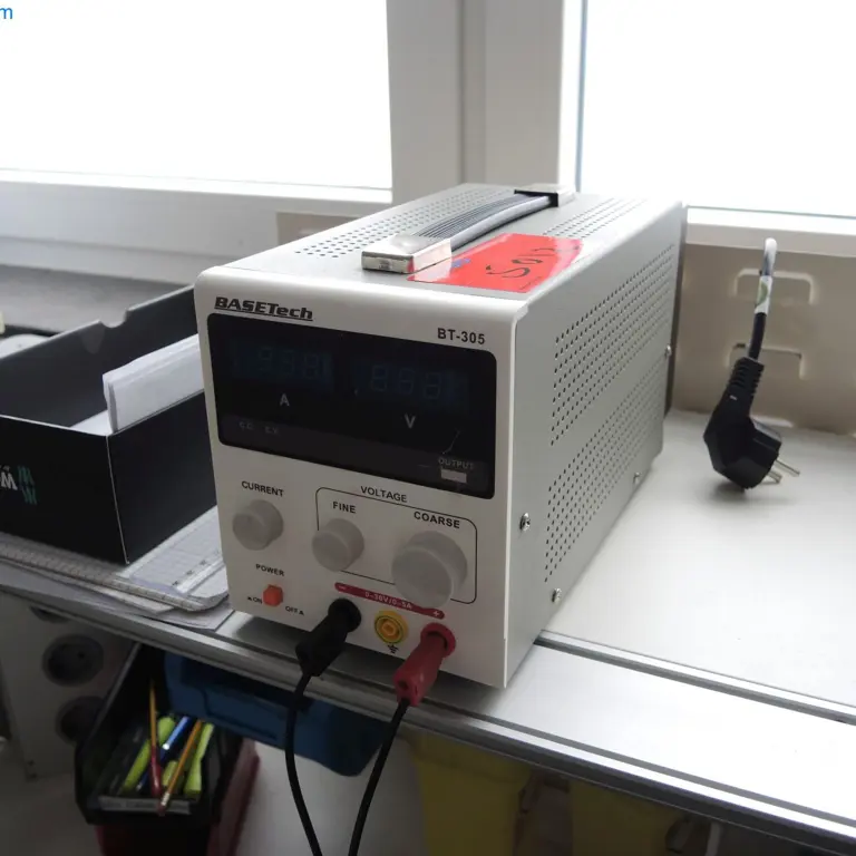 Labornetzteil Basetech BT-305