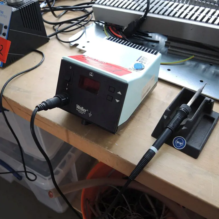 Pájecí stanice Weller WSD 81 i