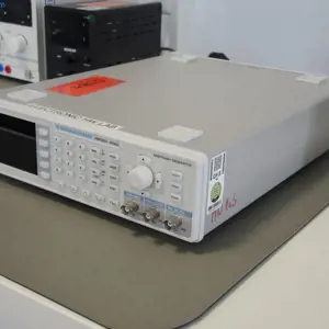 Arbitrární generátor Rohde & Schwarz HMF 2550