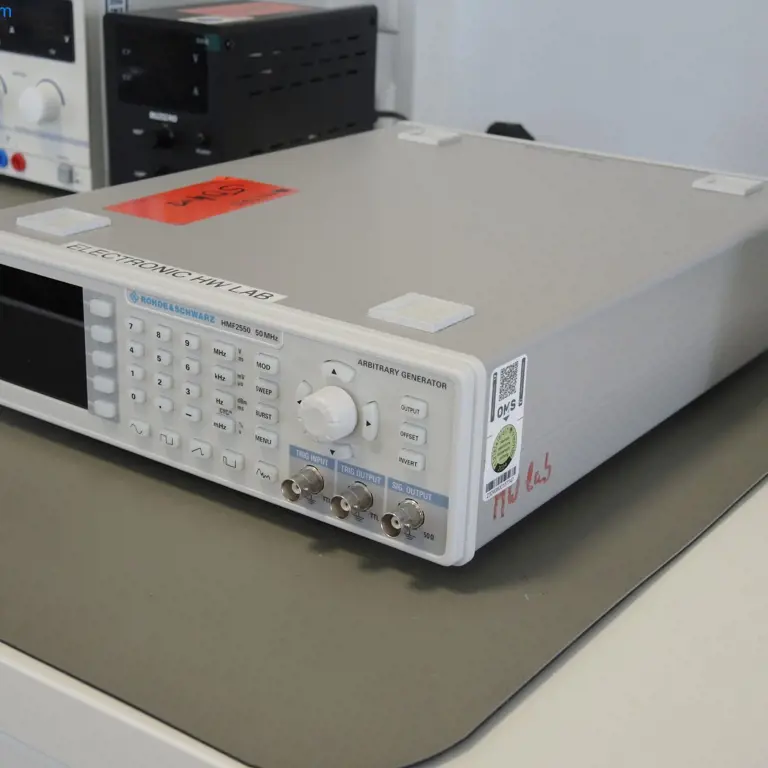 Arbitrární generátor Rohde & Schwarz HMF 2550