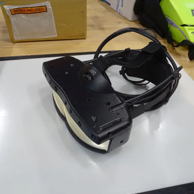 Náhlavní souprava VR / displej na hlavu (jako nový OVP) JVC HMD-VS1W