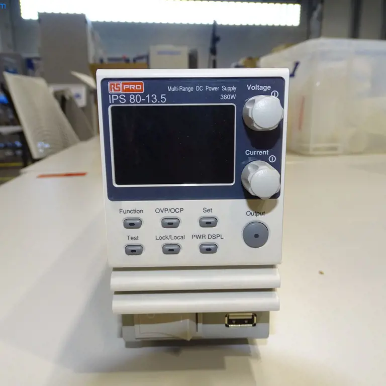 Laboratorní napájecí jednotka na stejnosměrný proud RS Pro IPS 80-13.5